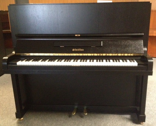 Model 130 Esche schwarz seidenglanz (Translation coming soon)